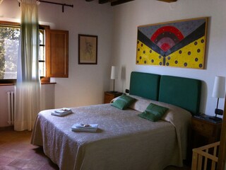 Schlafzimmer mit Doppelbett