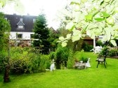 Garten mit Blich auf die Ferienwohnung