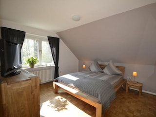 Schlafzimmer I, mit TV