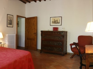 Schlafzimmer mit Doppelbett
