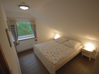 Das Schlafzimmer der großen Wohnung