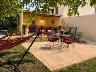 Garten  und Überdachte Terrasse
