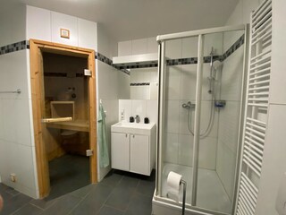 Wellnessbad mit Dusche...