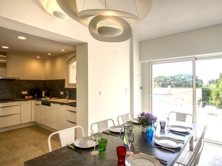 Villa Le Clos - dining room next to the Kitchen