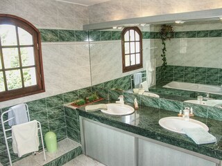 Bathroom on the 1st floor