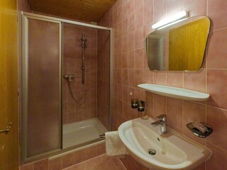 Bad zum Doppelzimmer im EG