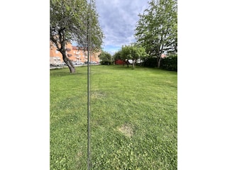 Grober garten mit gruner AuBenanlage