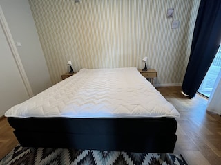 Gemutliches Schalfzimmer mit Doppelbett