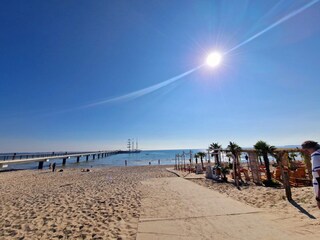 Strand mit Beachbar