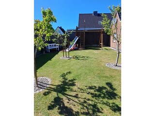 Obstwiese und Spielplatz