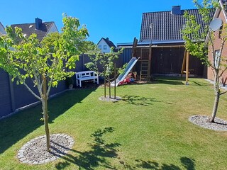 Obstwiese und Spielplatz