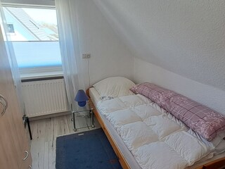 Schlafzimmer mit einem Einzelbett