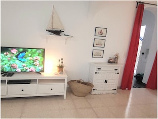 hier geht es zur Küche und zum  Hauseingang