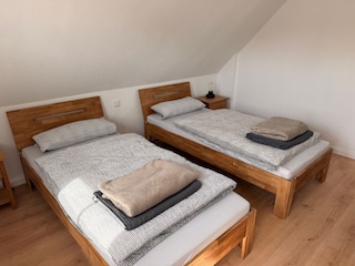 Schlafzimmer OG mit 2 Einzelbetten