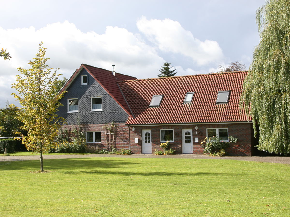 Blick von Vorne, Eigener Eingang, kompl. obere Wohnung