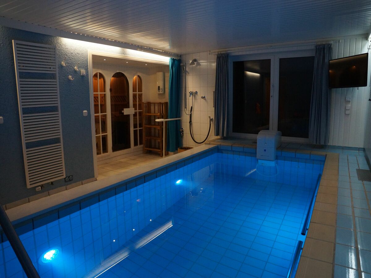 indoorpool 28-29° / 82-84 Fahrenheit