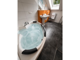 Wannenbad plus Dusche