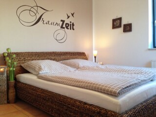Schlafzimmer mit Doppelbett (180x200)