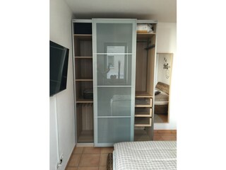 Großer Kleiderschrank