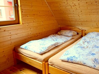 Schlafzimmer mit 2 Einzelbetten