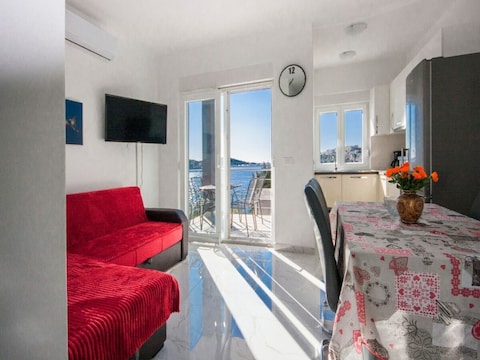 Apartments Happy Holiday - One Bedroom Apartment with Balcony