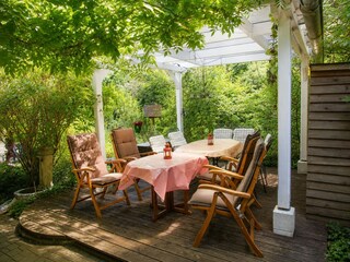 Überdachte Terrasse im Garten