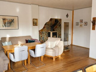 Wohn-/Esszimmer mit Kamin, TV, DVD und Radio