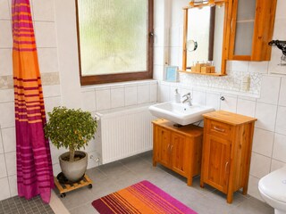 Duschbad direkt am Themenzimmer "Toskana"
