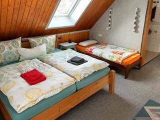 Dreibettzimmer Grauburgunder für 2 Erwachsene + 1 Kind,