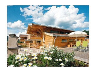 Alpin Chalet Sommer Terrasse mit Grill