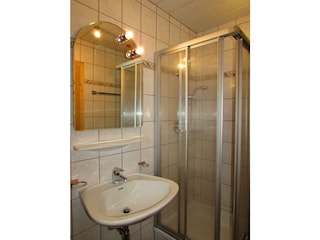 Dusche Dreibettzimmer
