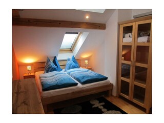 hintere_schlafzimmer_im_dachgeschoss