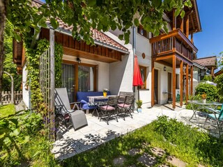 Ferienhaus Waldsicht__Terrasse, Garten