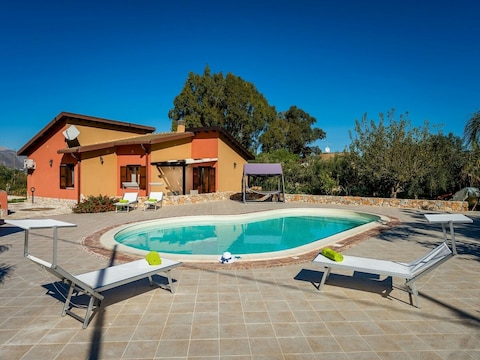 Rustikale Villa mit Pool, Sizilien