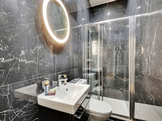 Apartment Paris  8
