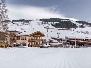 2022-02-28-Hotel-Langeck-Maria-Alm-by-Michael-Groe