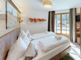 The-Peak11-Bedroom(4)