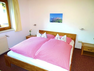 Hochkeil bedroom King size bed