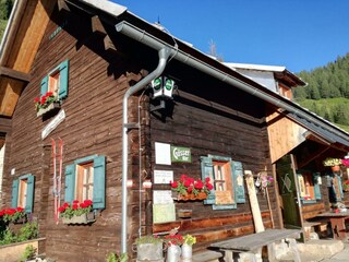 Schönwetterhütte von vorne