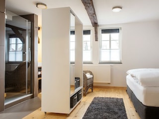 Stadtgarten-Schlafzimmer und Bad