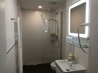 Appartement Panoramablick-Bad mit Dusche