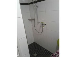 Kreuzdellenhof, Dusche