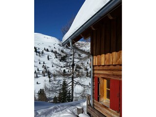 Vor der Hütte