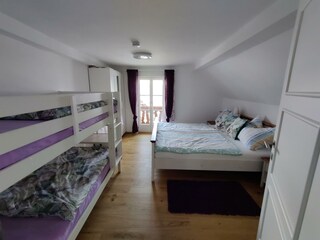 Schlafzimmer mit Balkon DG Morgensonne
