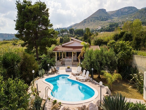 Ferienhaus Villa in Sizilien mit Pool am Sandstrand