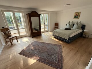 Schlafzimmer, Queensizebett (140 cm)