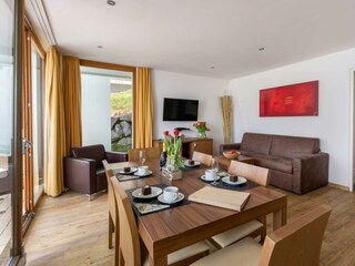 Top 1 EMMA Apartments (5)