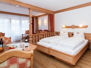 Apartmenthaus an der Rottach, Wohn-/Schlafzimmer