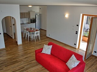 Geräumiger Wohnraum mit sehr guter Schlafcouch