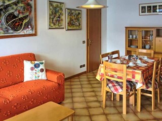 Gemütliches Wohnzimmer mit sehr guter Ausziehcouch